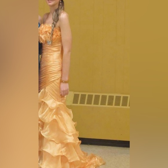 Ray Gardner design. Gold, Belle-like gown. One of a kind. Size 4/5. - Picture 2 of 2